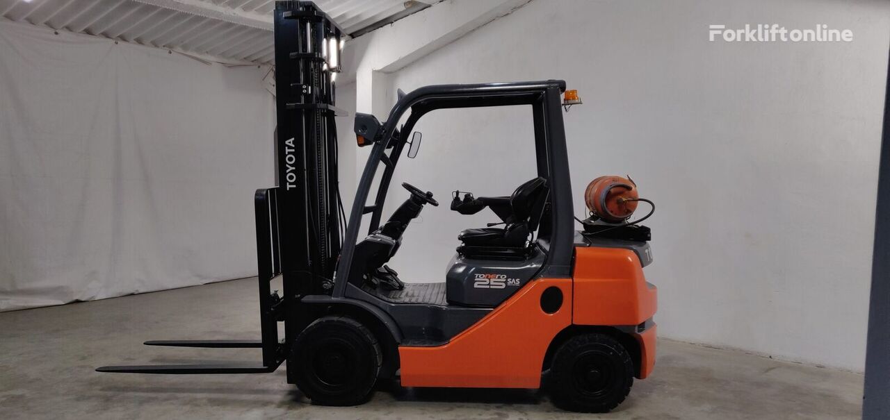 Toyota 02-8FGF25   gas forklift