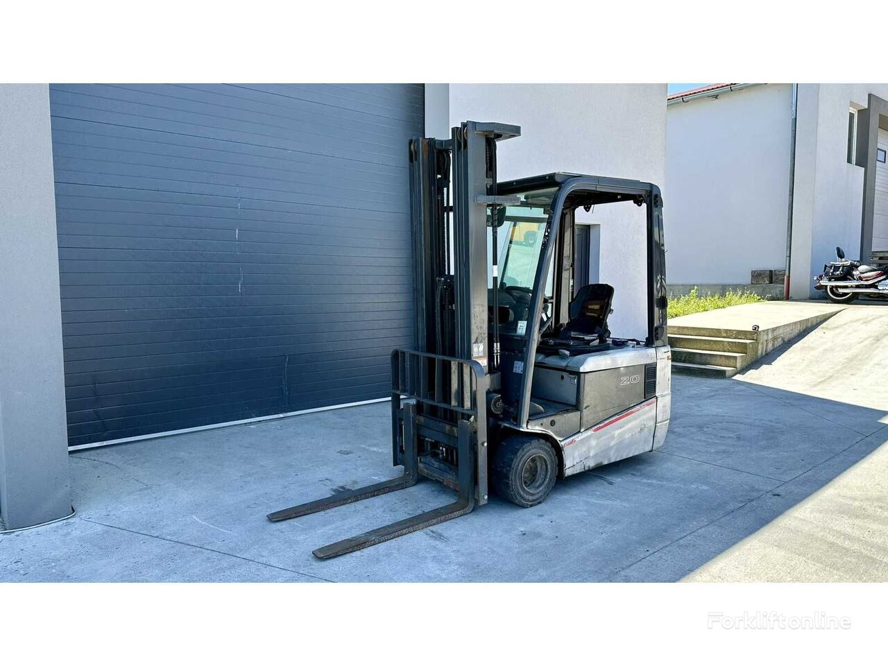 Nissan AG1N1L200 three-wheel forklift